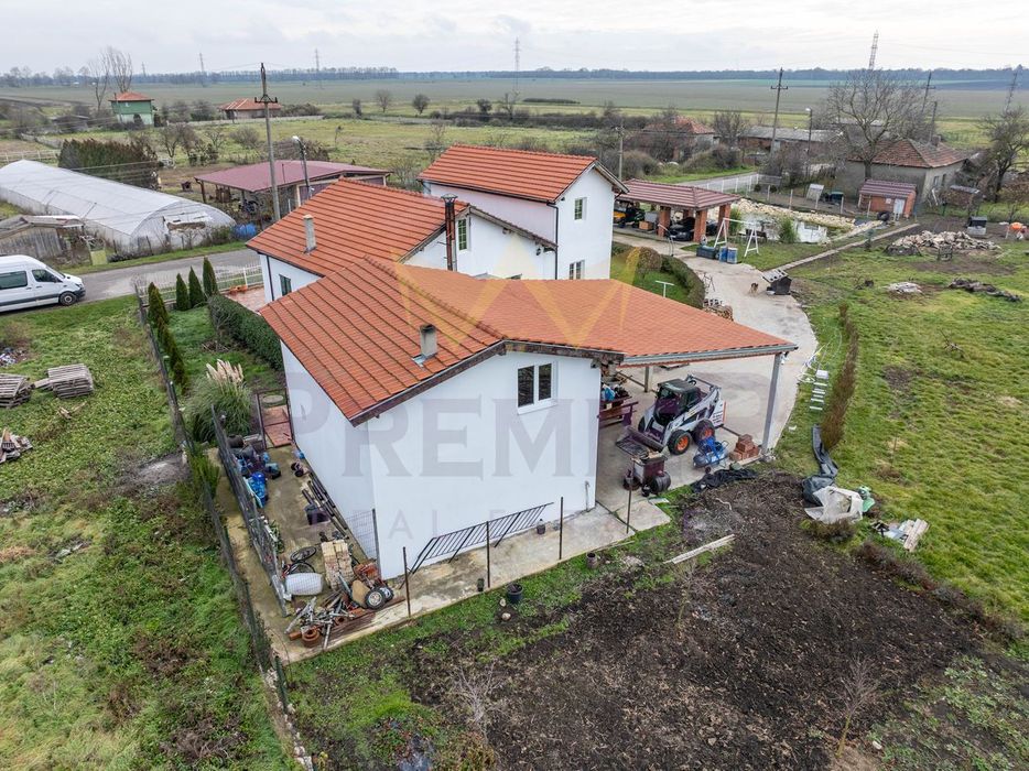 Къща в Добрич, област-с.Сенокос площ 320 цена 450000