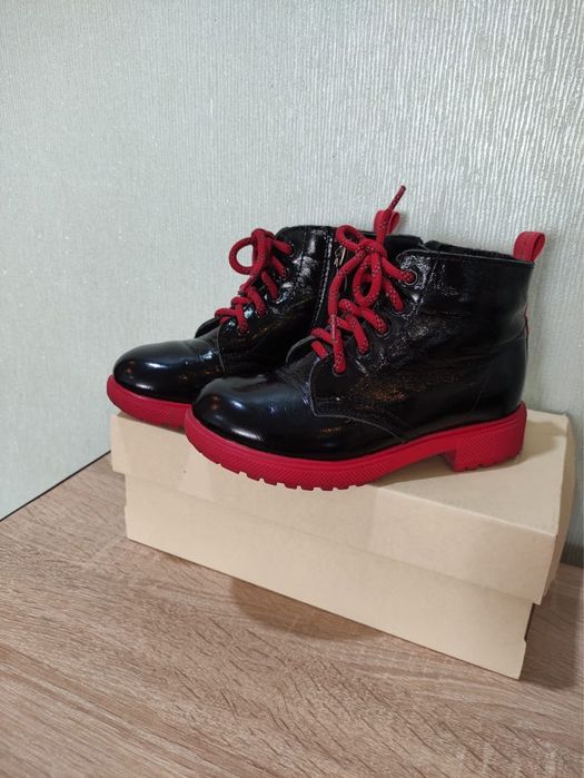 Продам ботинки на девочку