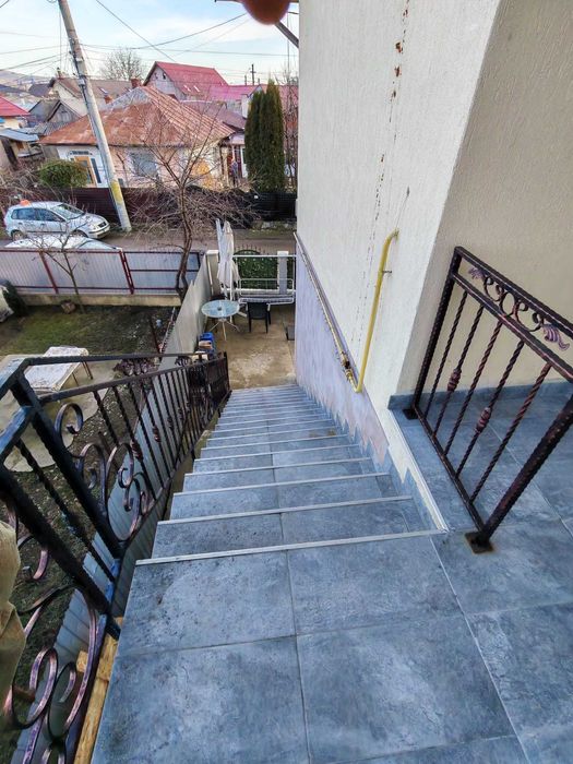 Vand apartament la casa