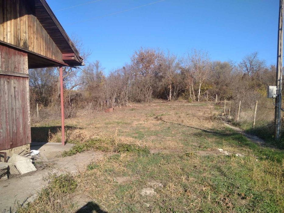 Вила/ Къща с Ток и Вода