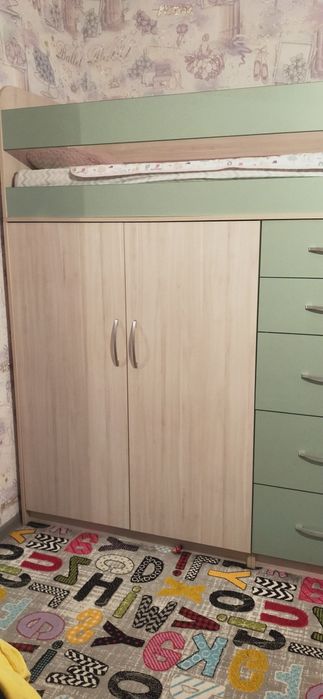 Продам детскую кровать -шкаф