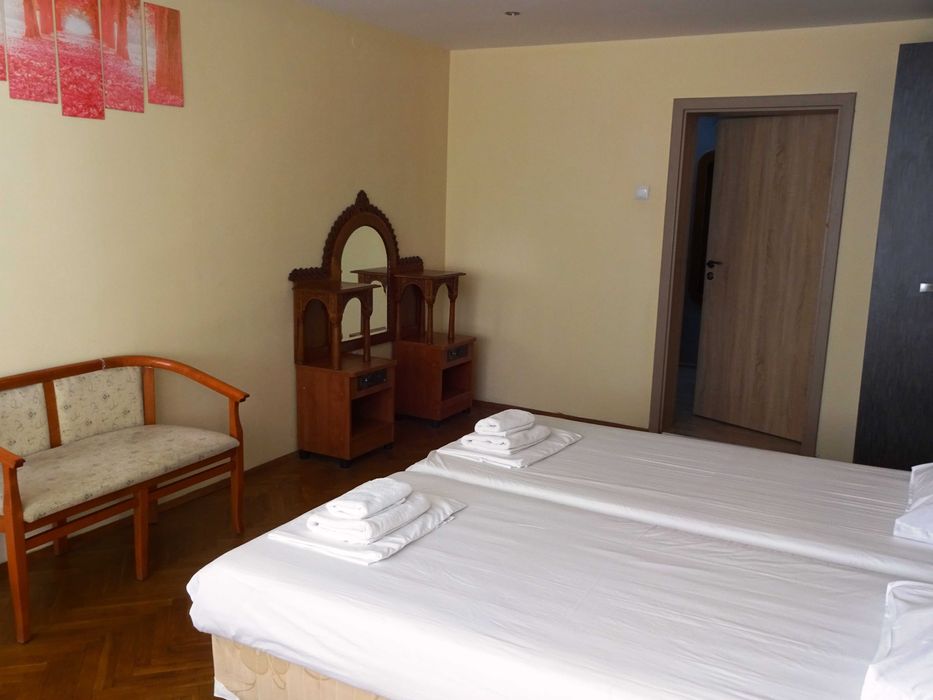 Дава се под наем Четиристаен апартамент в Варна, Зимно кино Тракия - 114 кв.м за 750 € - Снимка #7