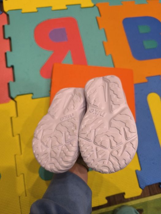 Nike детски НОВИ маратонки 22 номер