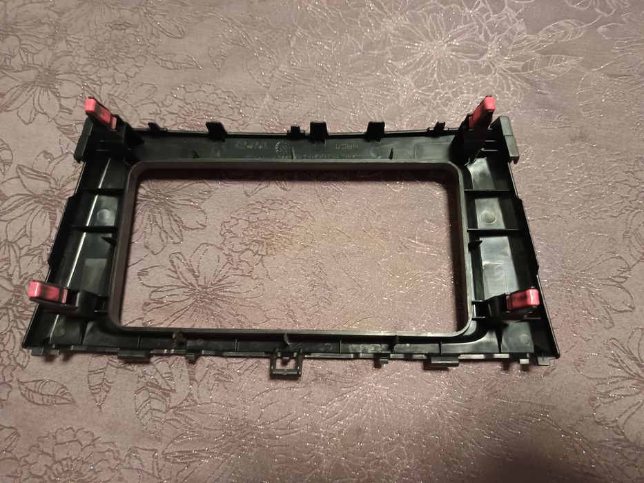 Оригинална рамка за мултимедия, за Тойота Авенсис Т27