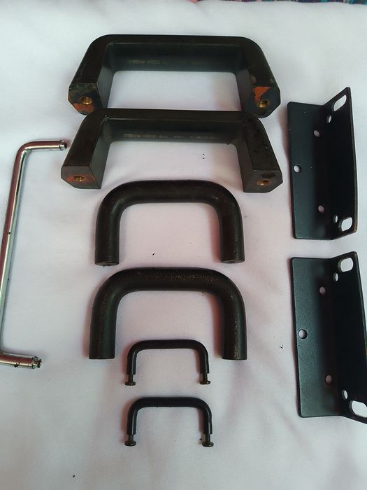 Mânere plastic /metal și colțare calitative