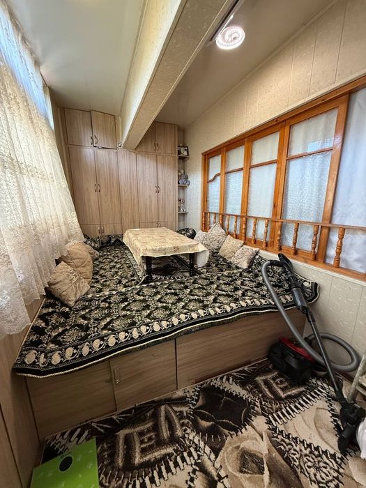 Юнусабад 4 квартал продаётся 4 комнатная 2этаж