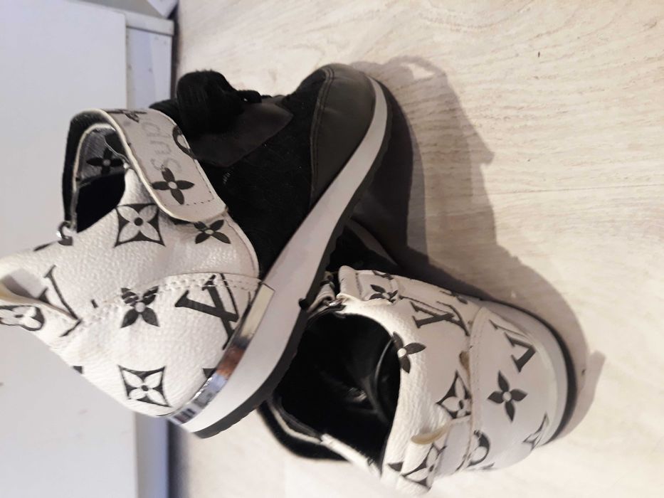 Спортни обувки LOUIS VUTTON, Маратонки NIKE