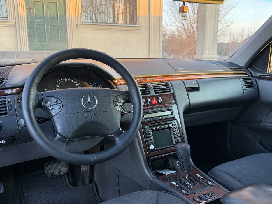 Мерседес Лупарик 2001 года 2.8