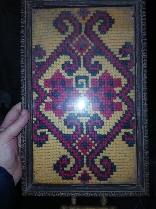 Vand 4 tablouri pictate pe sticla sunt vechi si unul lucrat manual