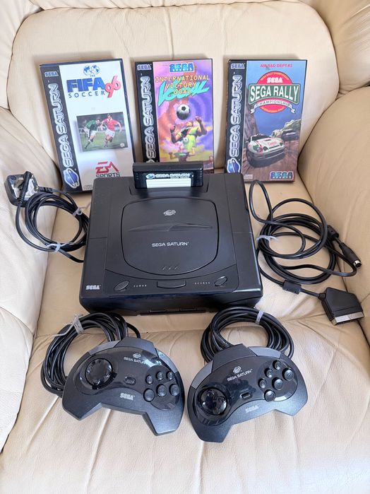Sega Saturn MK1 в кутия + волан в кутия