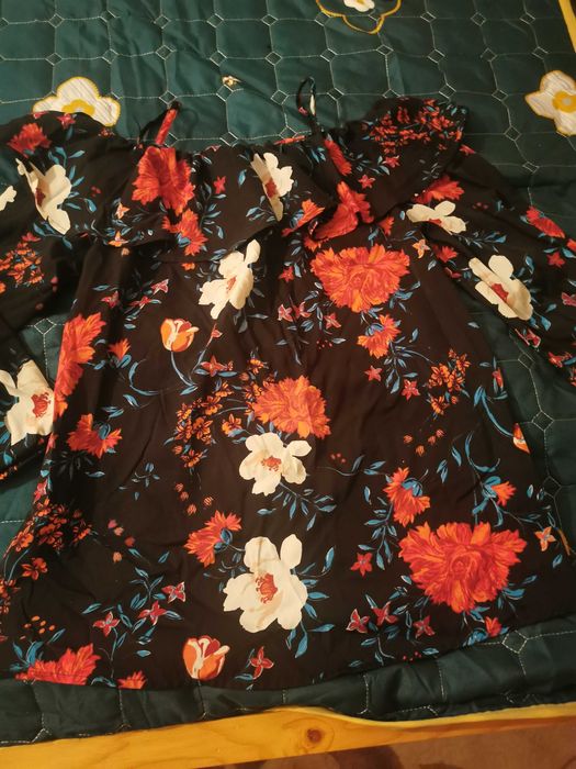 Красиви блузи в различни десени.