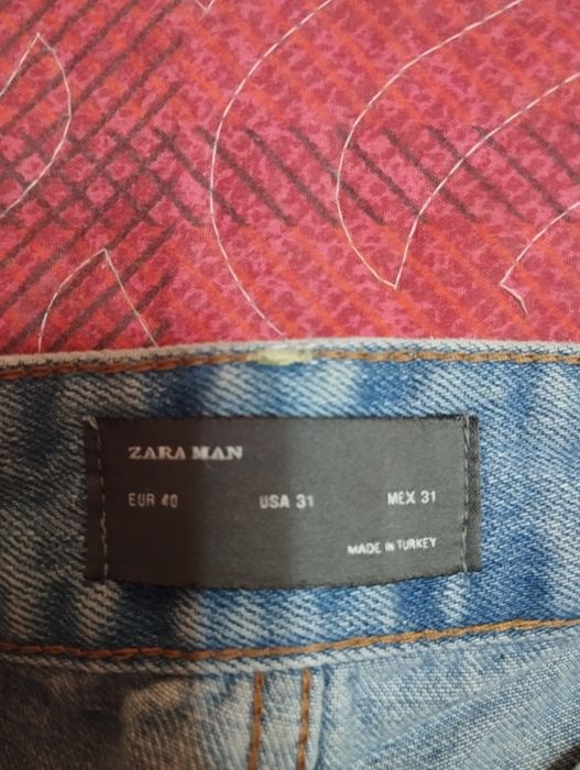 Vand patru perechi de blugi sunt originali îi dau de oare ma strang