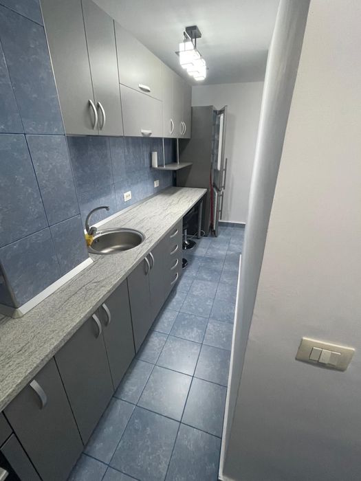 închiriez garsoniera