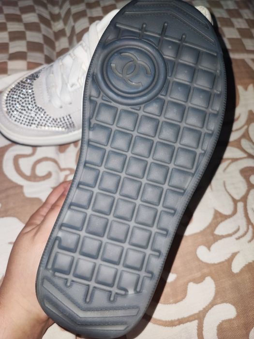 Кроссовки стильные