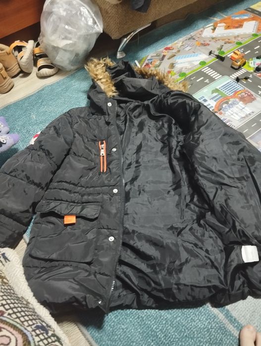 Продам куртку зимнию на мальчика