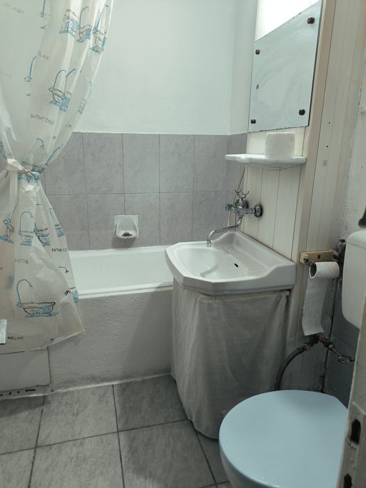 Închiriez garsonieră