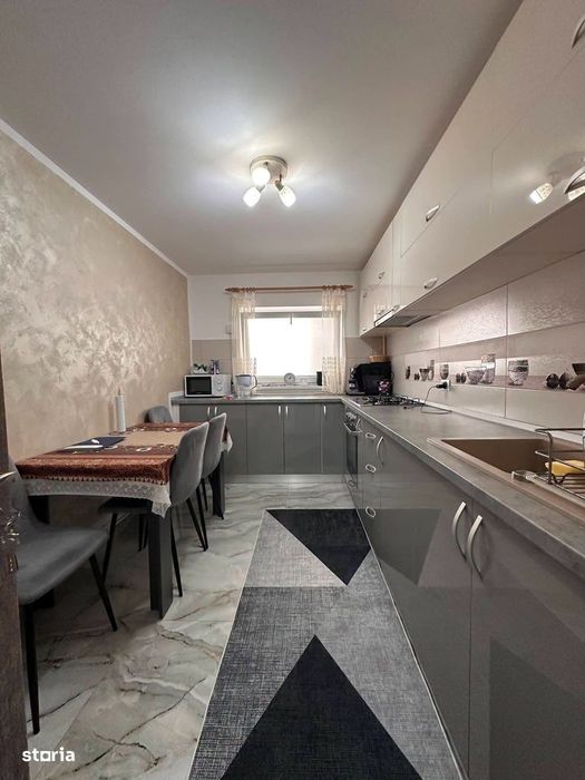 De vanzare apartament cu 3 camere si balcon, etajul 2, renovat, 70mp