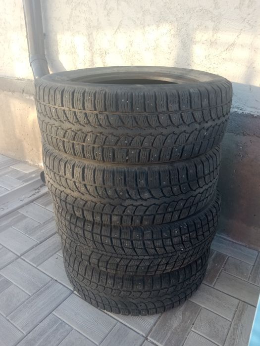 Продам комплект зимних шин