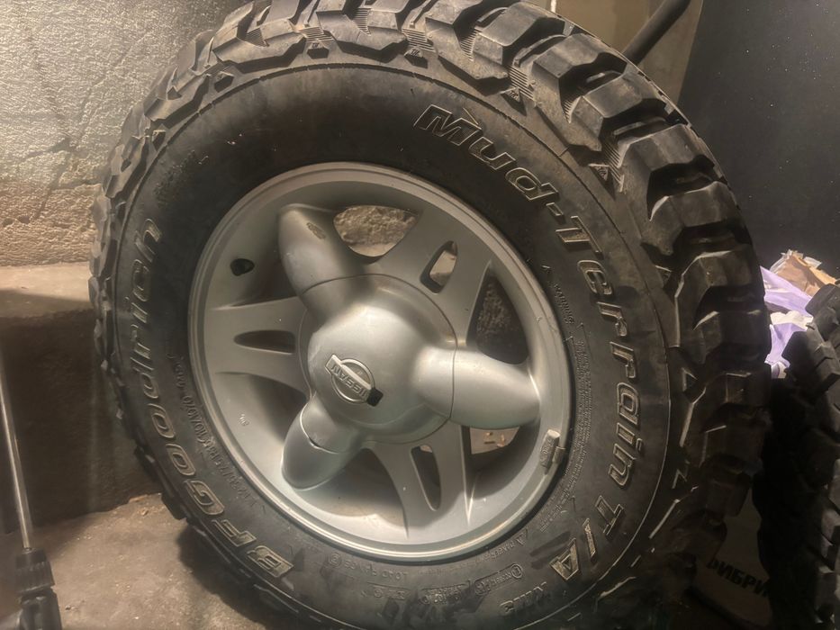 Гуми 2 броя 235/75 R15 DOT21