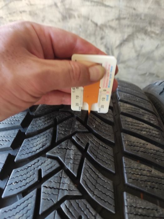 225/45/18 Dunlop