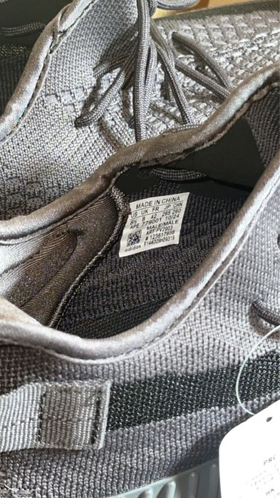 Adidasi yeezy 350 gri