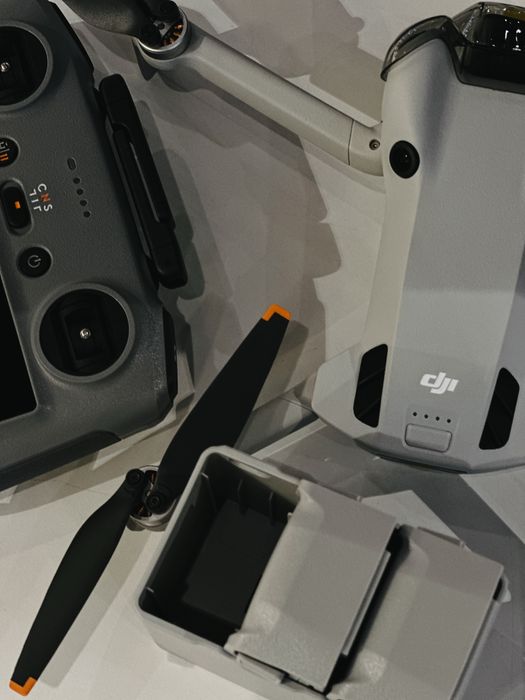 Дрон DJI Mini 4 Pro Fly More Combo Plus (DJI RC 2) белый