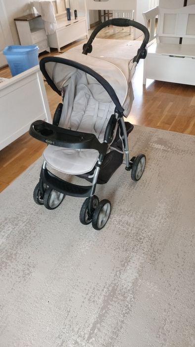 Vând cărucior copil Graco