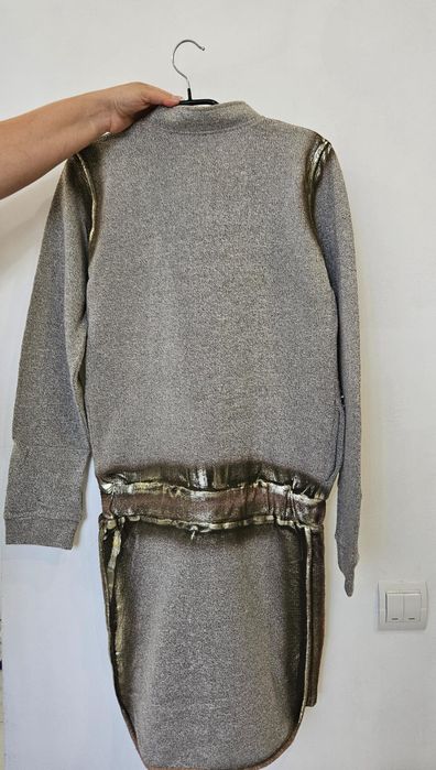 Продам 2 платья 42-46 размеры