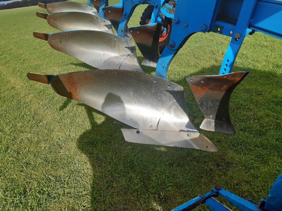 Lemken Europal 7 Claas Arion, Case Puma Belarus tortadi