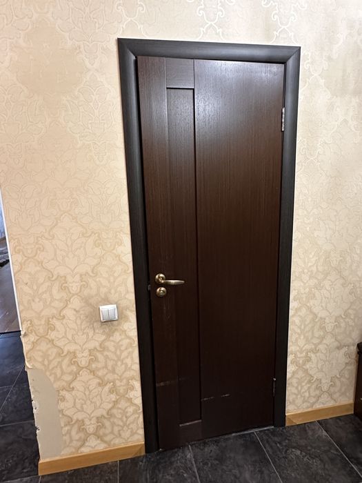 Двери межкомнатные б/у