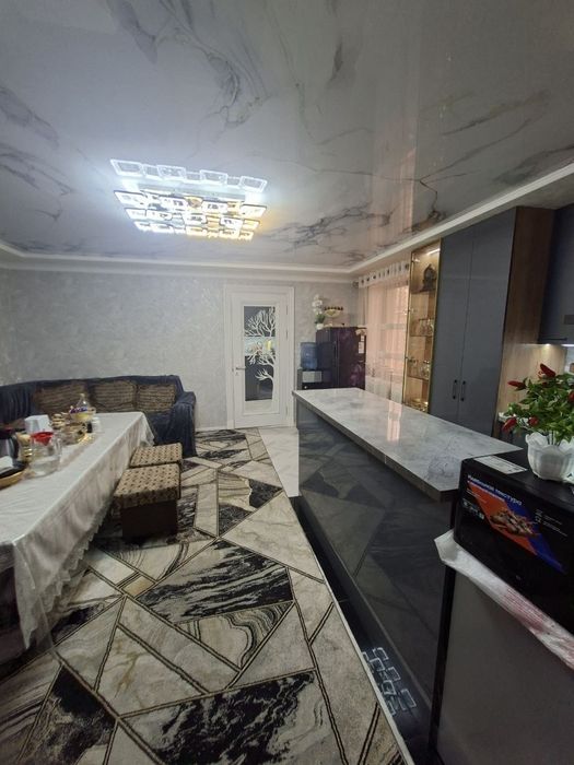 Ангрен шахар 6/4 дахада 2 каватли котеж  сотилади