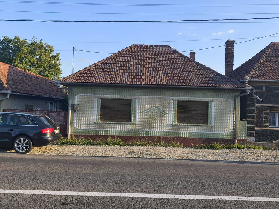 Casă spațioasă cu teren de 2159 mp de vânzare în Urvind