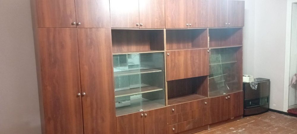 Стенка сотилади срочно