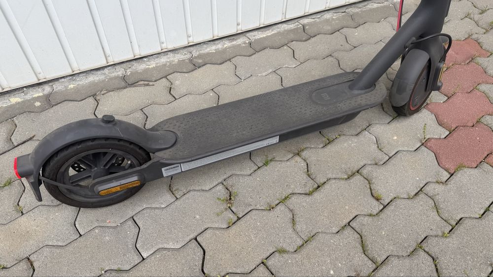 Trotinetă electrică Xiaomi Mi Electric Scooter Pro 2 - Ca Nouă