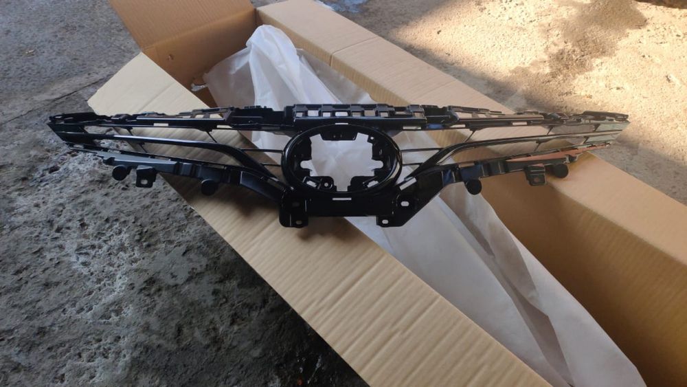 Решетка радиатора крыло двери на Toyota Camry 75