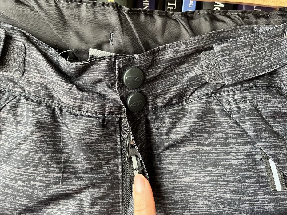 Ски панталон, грейка Champion и розово яке Sfera - 4-5 години