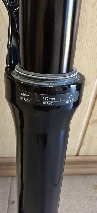 Вилка ROCKSHOX ZEB ULTIMATE RC2 29" 170mm BOOST 15x110mm Tapered Black