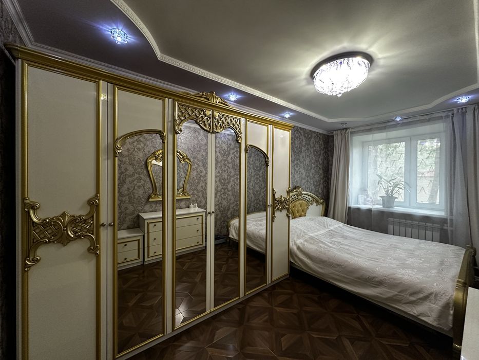 Продам спальный гарнитур