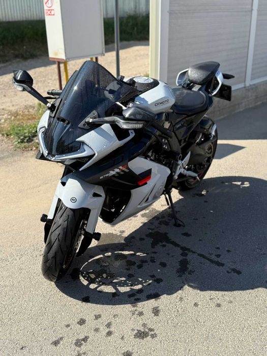 CF MOTO 675 SR-R 2025