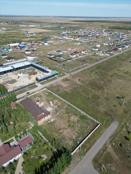 Вдоль асфальта с газом участки