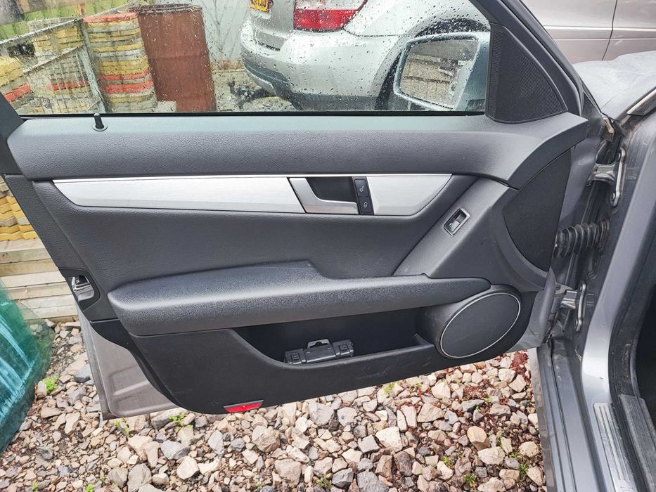 Салон от Мерцедес Ц класа W204 седан