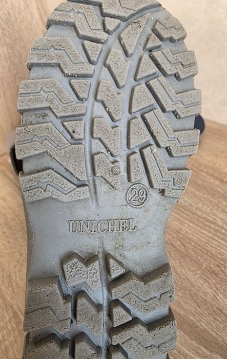 Продам резиновые сапоги на мальчика