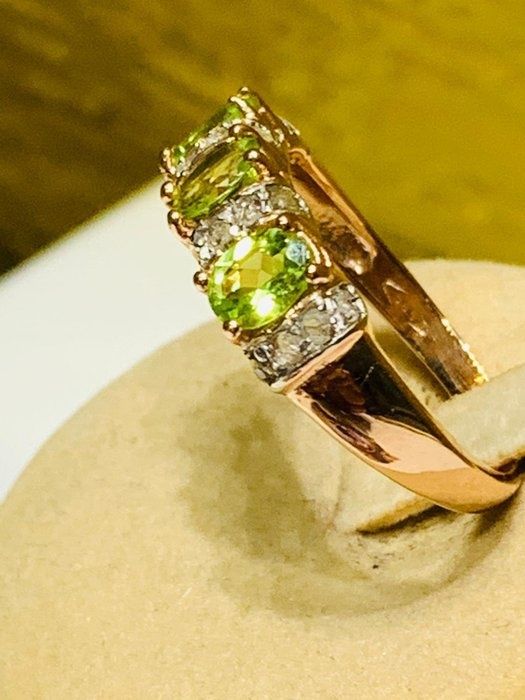 Redus  Inel aur 14 kcu peridot și diamante