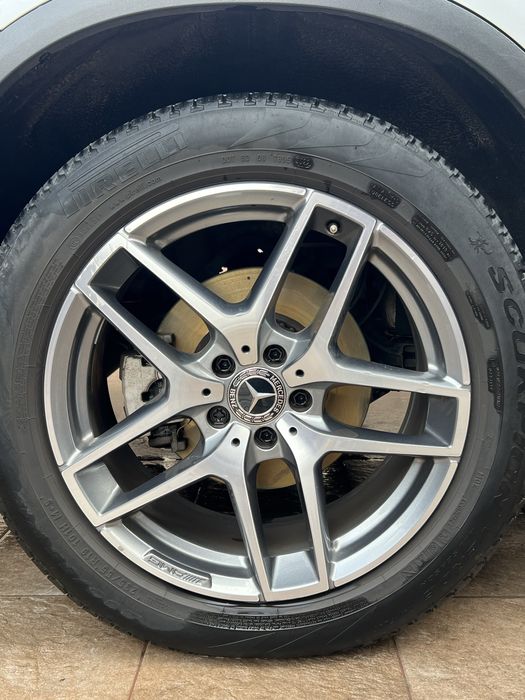 Джанти с гуми 19 AMG 5х112 с гуми 235/55/19 Pirelli