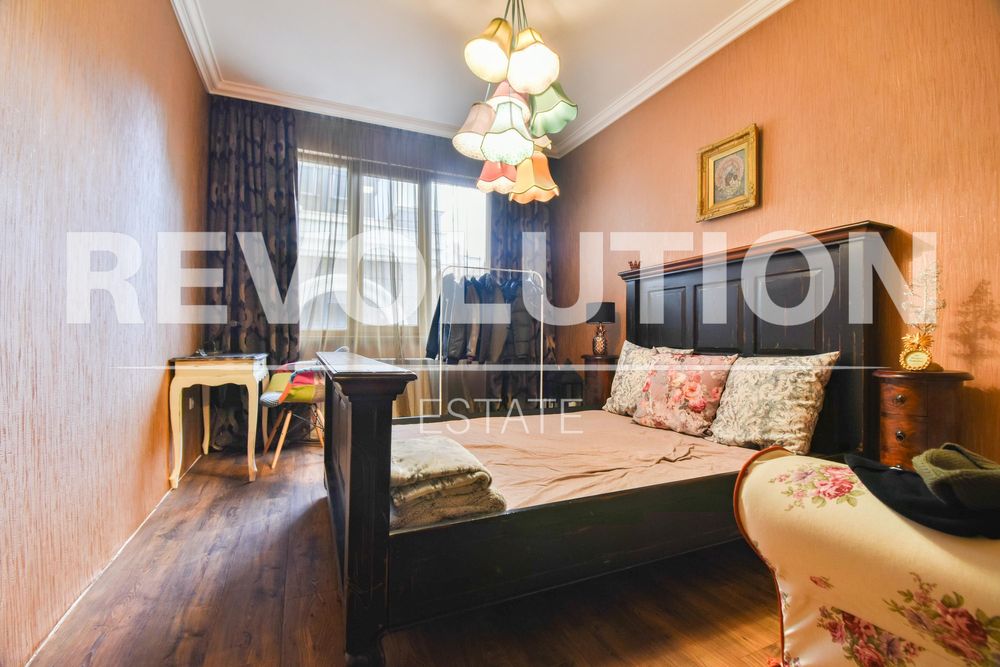 Дава се под наем Тристаен апартамент в София, Център - 80 кв.м за 1250 € - Снимка #3