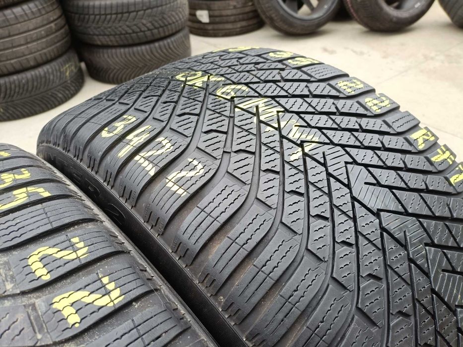 Doua anvelope iarna 315 35 22 pirelli scorpion winter 2 run flat 3422