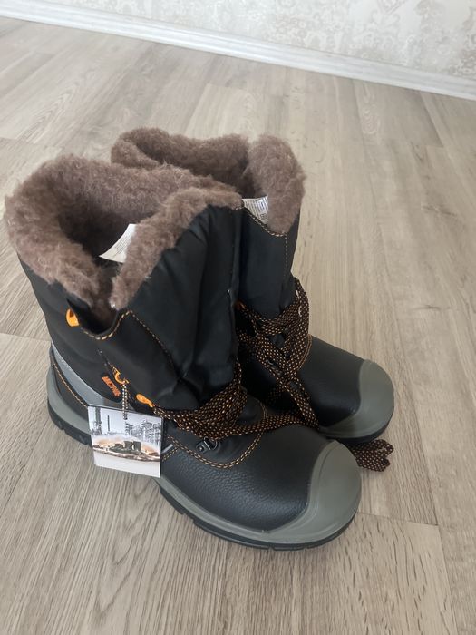 Сапоги зимние новые.