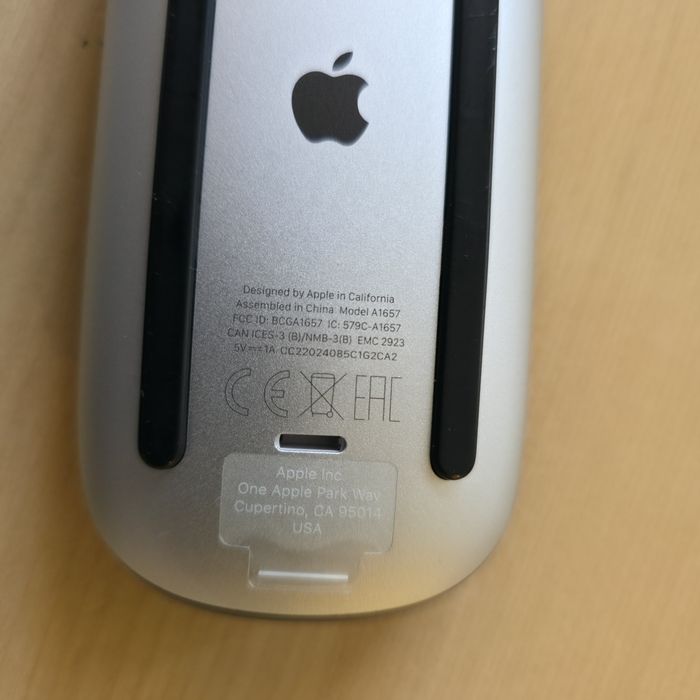 Продавам Magic Mouse 2 black