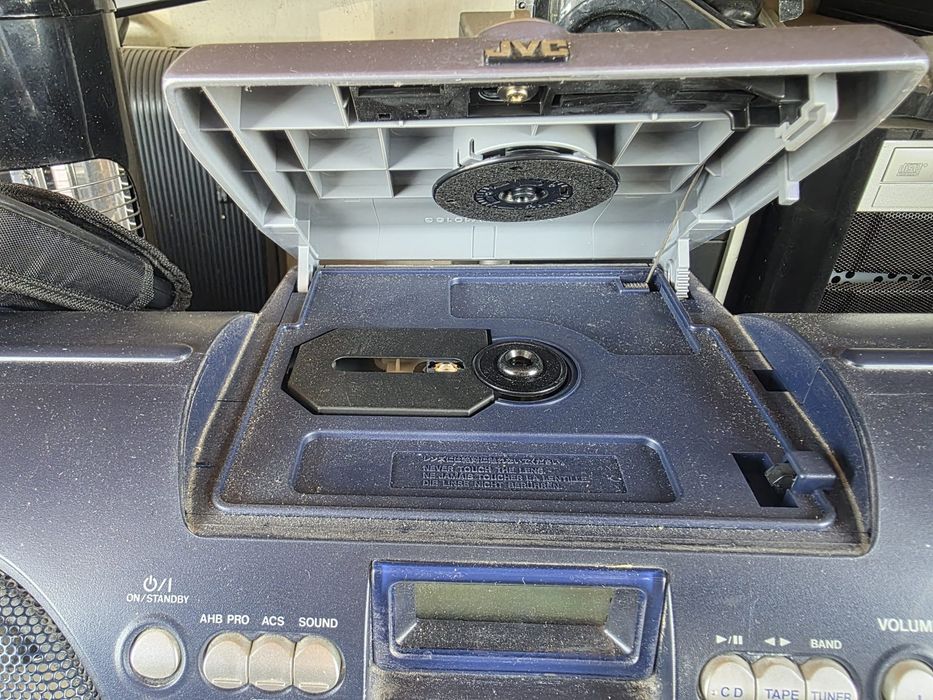 Vand radiocasetofon portabil cu cd  JVC