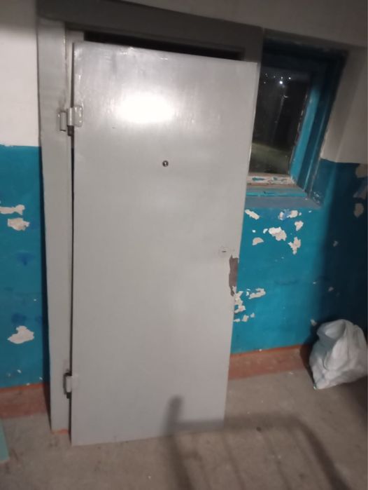 Продам наружные железный дверь